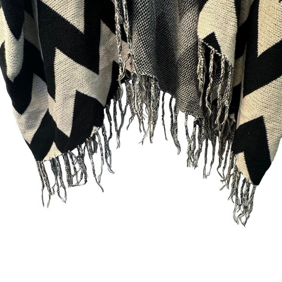 Fate Cream & Black Chevron Open Front Fringe Cardigan Women’s Size Large - Picture 3 of 5